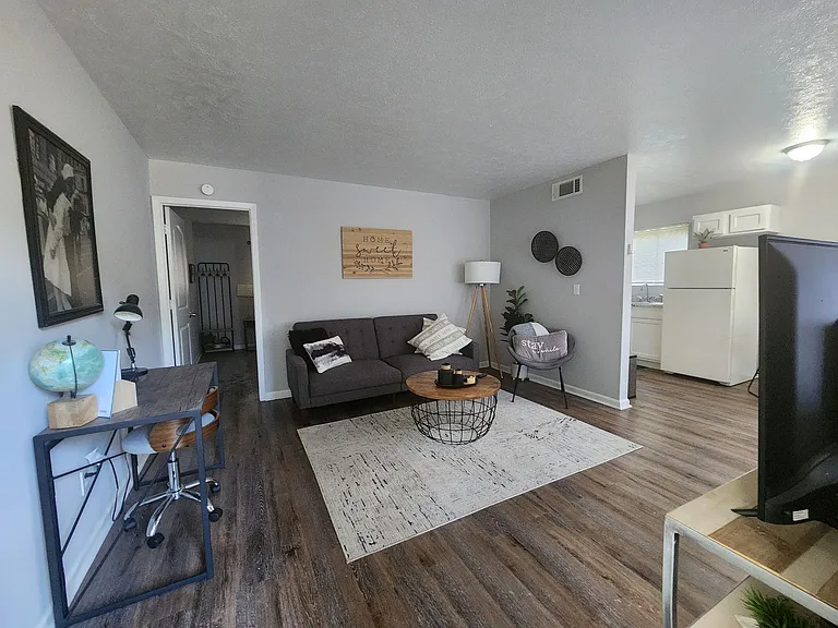 917 Oakview Ave — Photo 7
