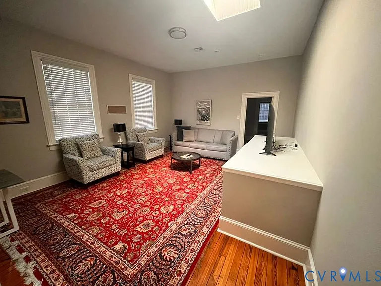 18 W Franklin St #4 — Photo 8