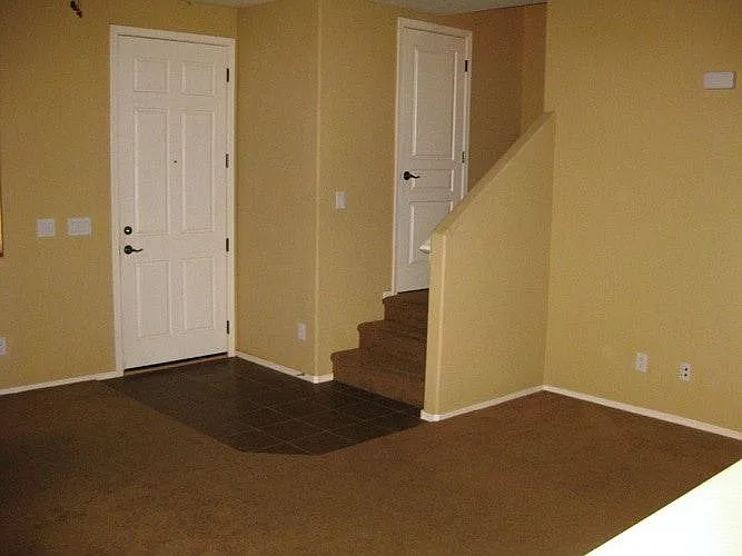 3 bed, 1600 sqft, $1,945 — Photo 3