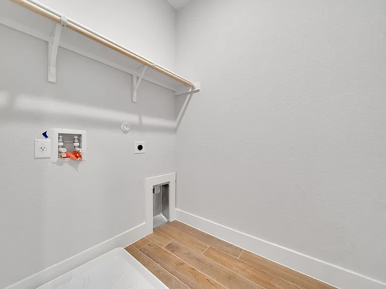 13615 Giovannis Gdn — Photo 25