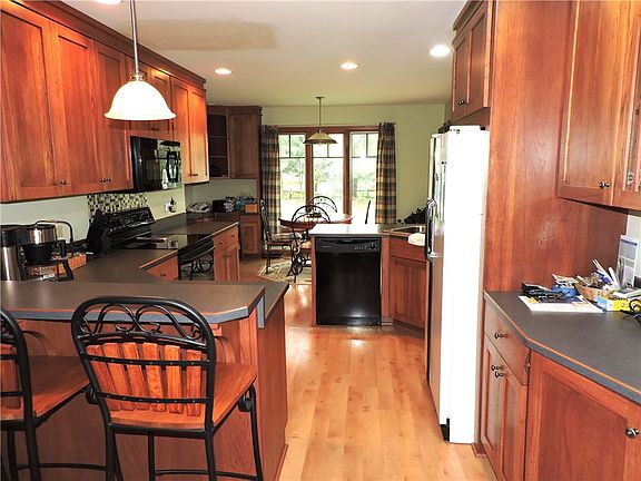 2nd image of 4 Pine Haven Dr