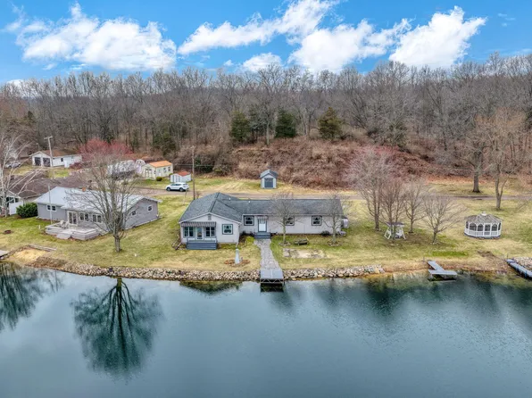 228 Oak Grove Dr, Brooklyn, MI 49230