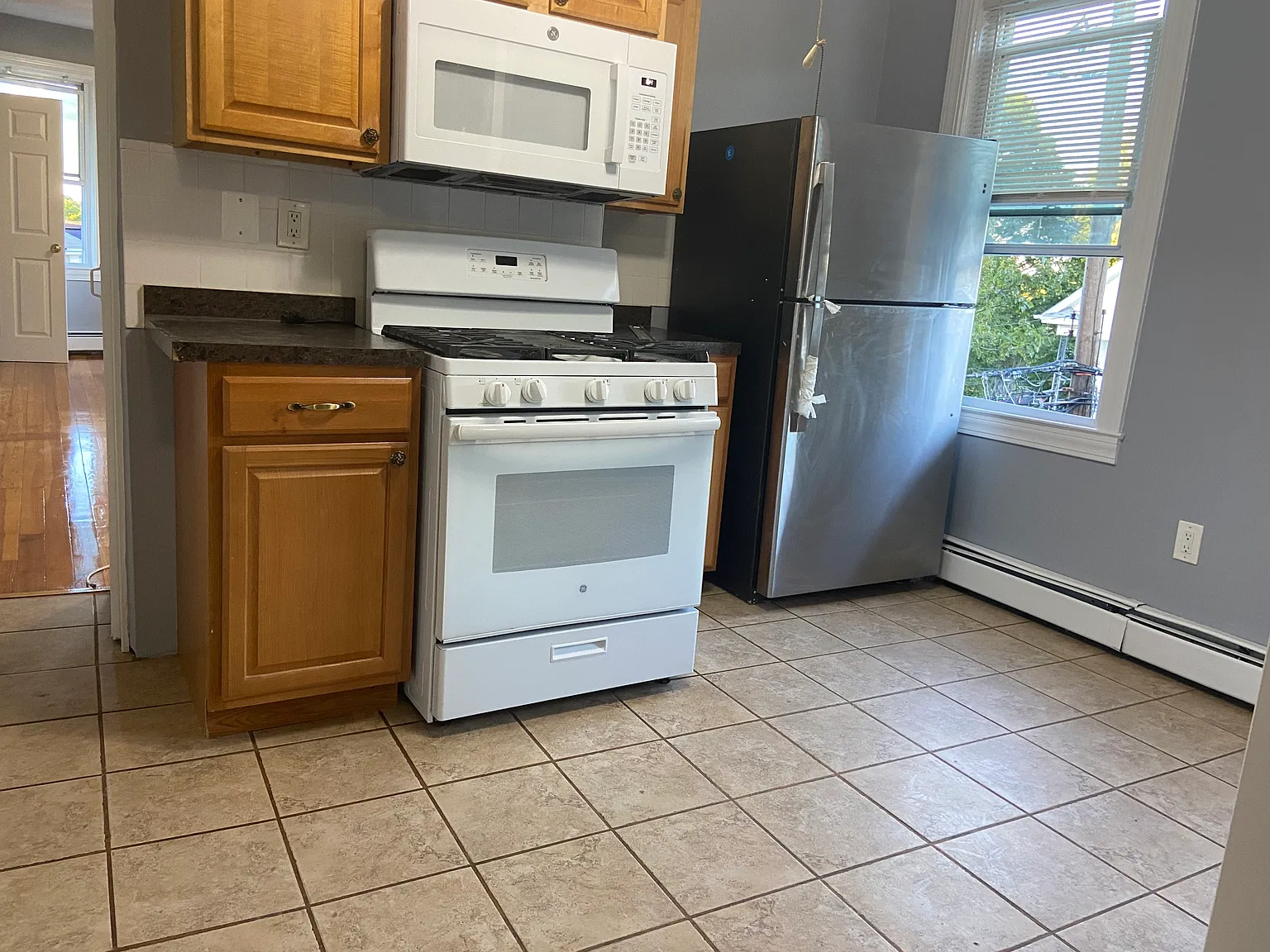 2 bed, 1100 sqft, $1,700 — Photo 3