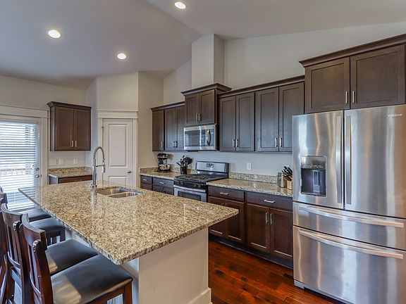 5th image of 1624 Southampton Way Mount