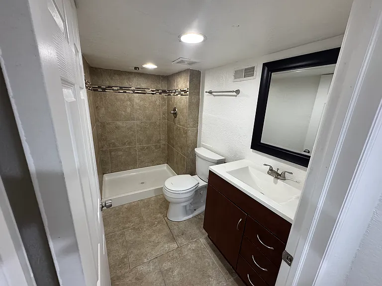 1738 Dallas St — Photo 20