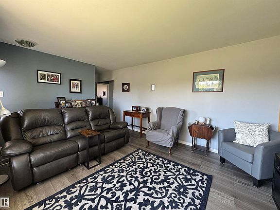 3rd image of 5814 50th St