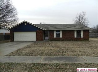 1113 W Gulfport Pl, Broken Arrow, OK 74011