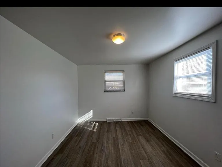 Beachwood Ave — Photo 10