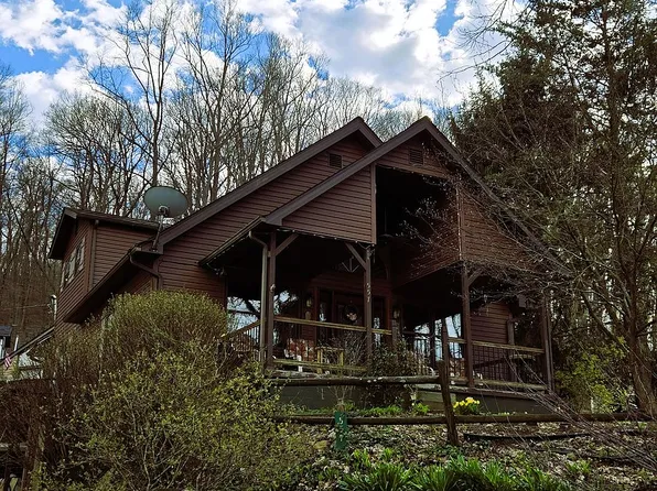 557 Ross Rd SE, Lancaster, OH 43130