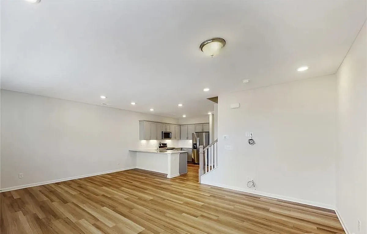 Building Photo - 8008 Whitegrove Rd