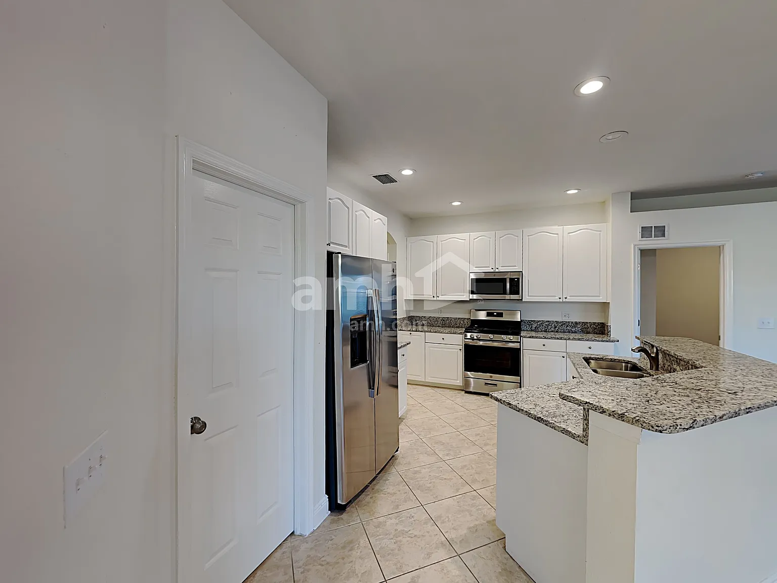 4 bed, 3.0 bath, 2274 sqft, $3,295 — Photo 3