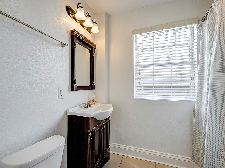 1811 Marshall St — Photo 13