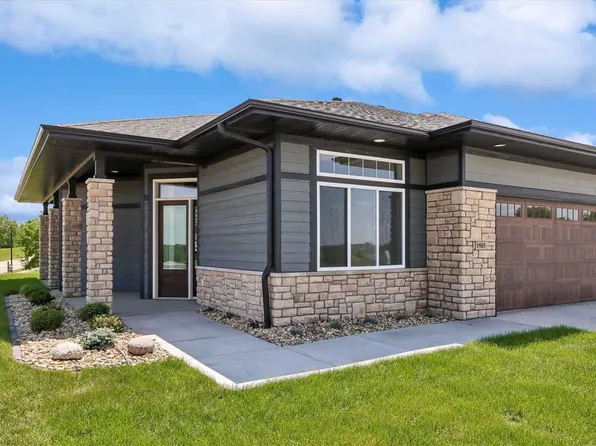1903 Country Club Dr, Coralville, IA 52241