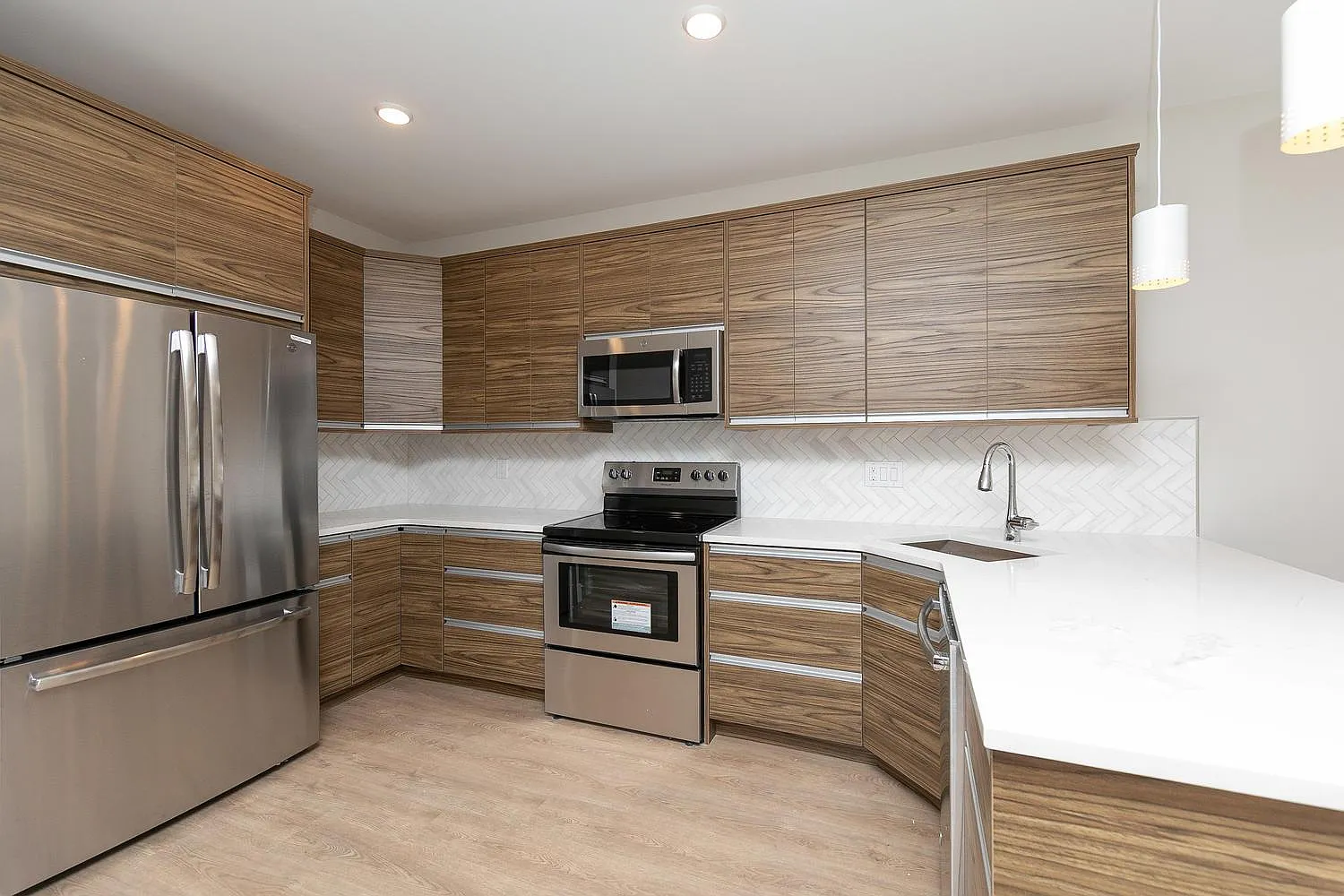 3 bed, 1500 sqft, $2,400 — Photo 2