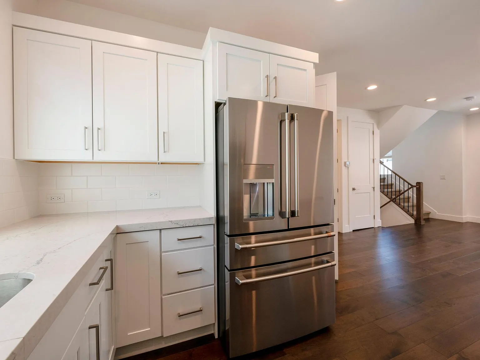 3 bed, 1758 sqft, $3,900 — Photo 2