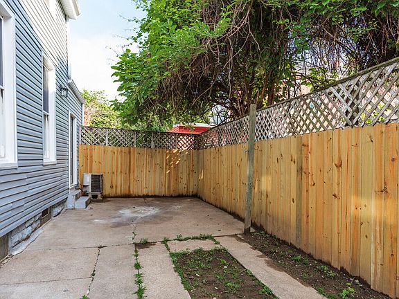 3rd image of 111 W 10th St