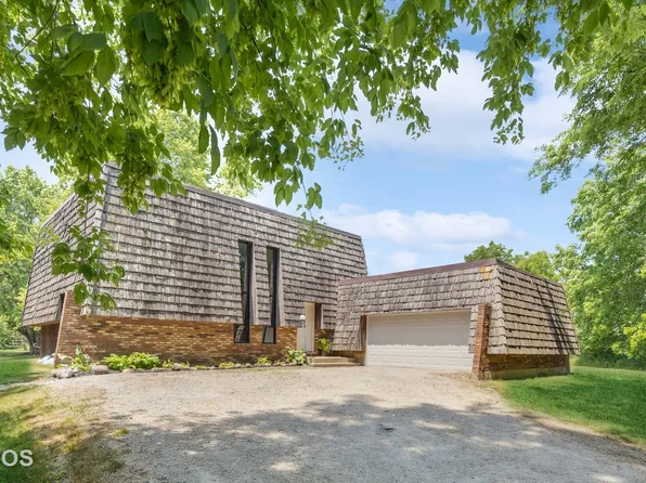 4N118 Trotter Ln, St Charles, IL 60175