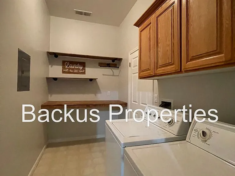 10 Elizabeth Cir — Photo 20