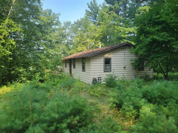 E2986 Moon Lake Ct, Iola, WI 54945