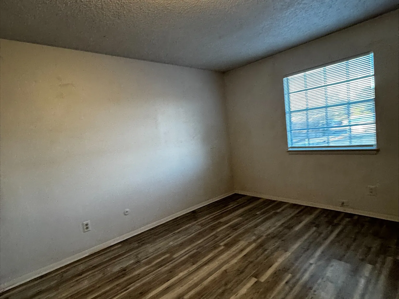 2 bed, 1.5 bath, 1050 sqft, $900 — Photo 2