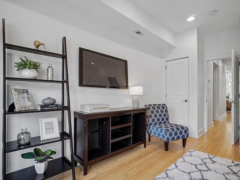 1215 11th St NW #1 — Photo 15