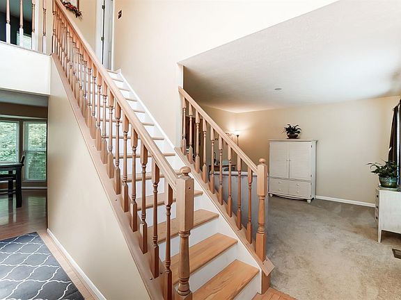 5th image of 5855 Whitegate Ct