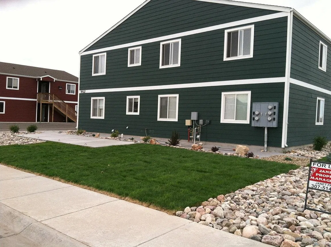 3 bed, 1250 sqft, $1,500 — Photo 1