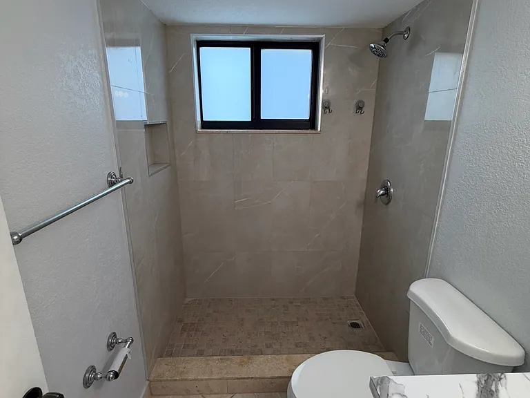 1330 SE 9th Ave #1 — Photo 8