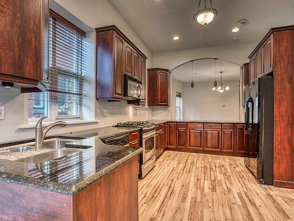 4th image of 4537 S King Dr #1