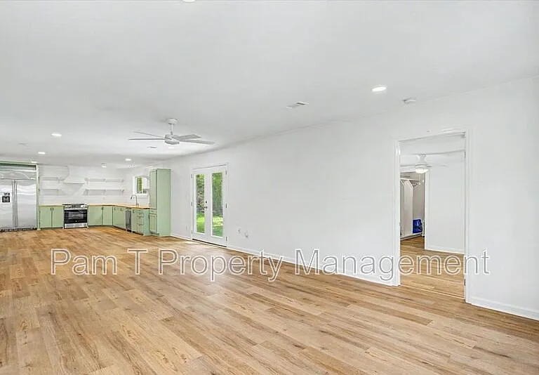 106 Holcomb St — Photo 4