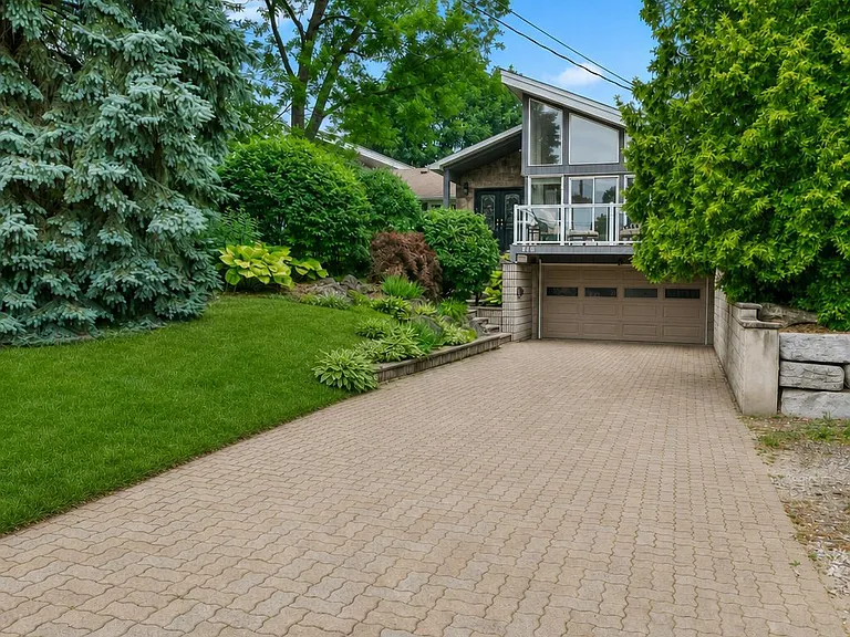 615 Vanessa Cres — Photo 1