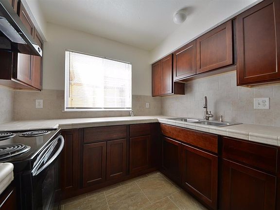 3rd image of 9304 Fox Creek Dr