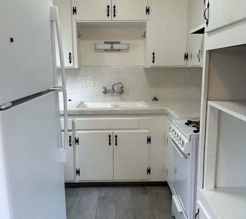 1st image of 835 Thomas Ave APT 1