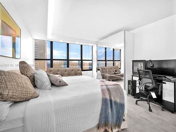 4th image of 780 NE 69th St APT 1509