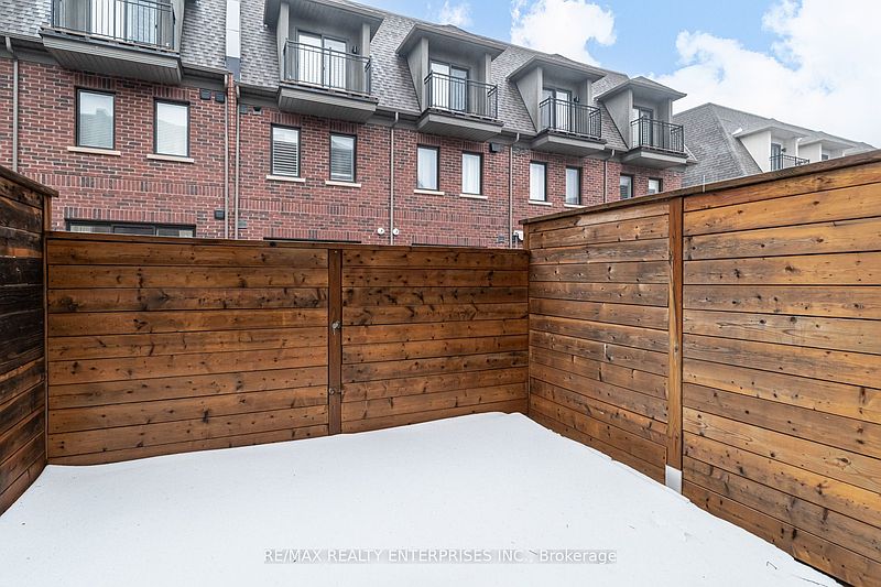 Oakville Townhouse for rent - 3 Bedrooms — photo 32