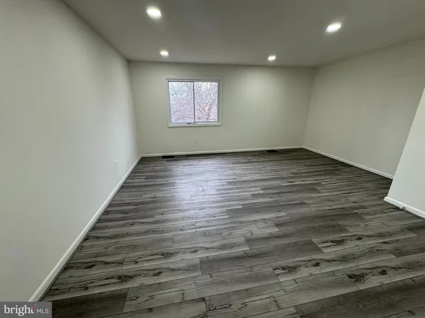1126 Barnaby Ter SE, Washington, DC 20032