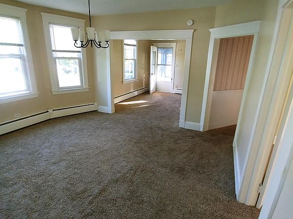 SEPARATE DINING ROOM