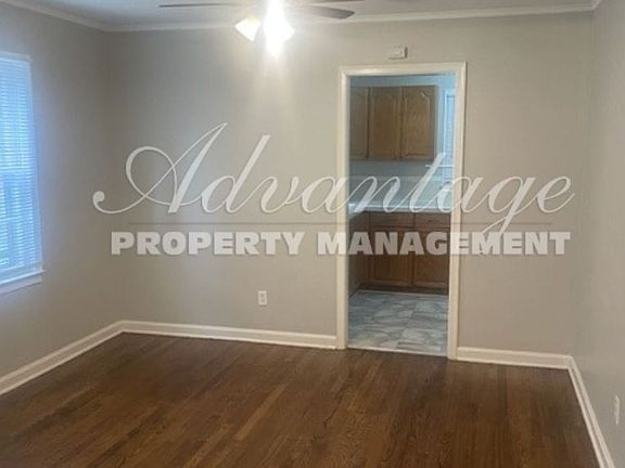 4th image of 1051 Robin Hood Ln