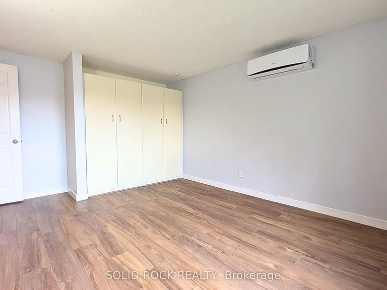 29 Woodvale Grn #B — Photo 12