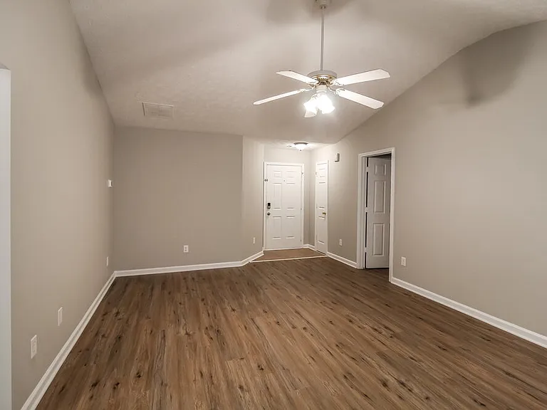 4302 Marci St — Photo 4