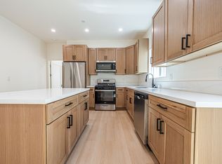 Modern Upstairs 3-Bed/2-Bath at 4222 Two Weeks Free and Free Parking Included!, Los Angeles, CA 90018