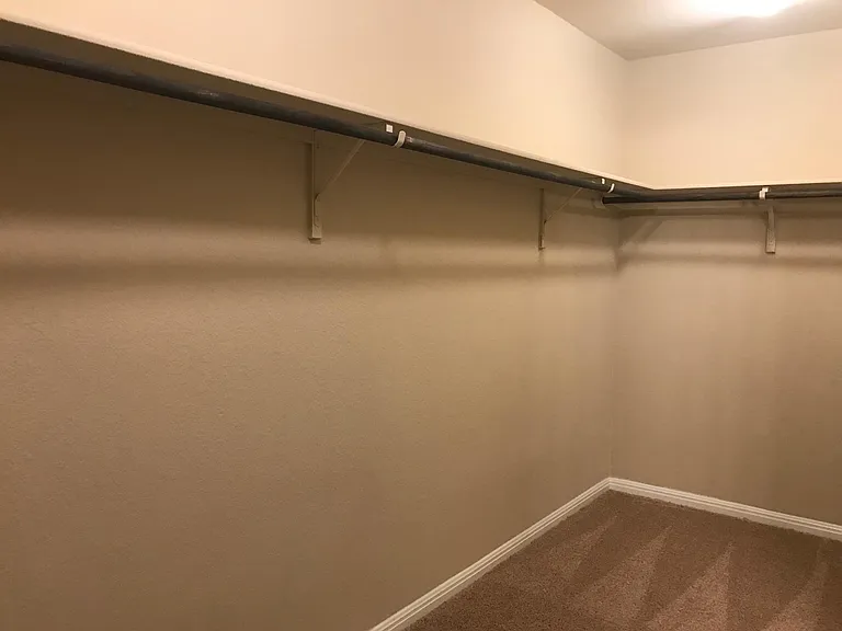 10704 Losoya Cv — Photo 17