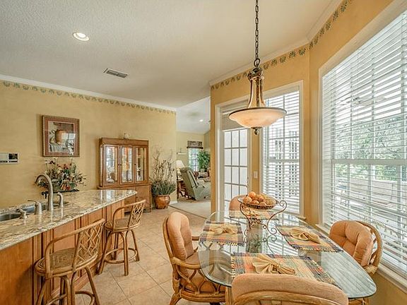 4th image of 8132 Courtleigh Dr