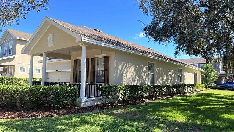 3 bed, 2.0 bath, 2077 sqft, $2,695 — Photo 3
