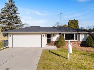 2404 Silver Leaf Ln, Sheboygan, WI 53083
