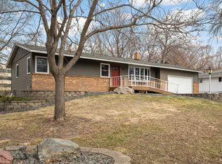 11004 Oak Knoll Ter N, Minnetonka, MN 55305