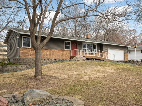 11004 Oak Knoll Ter N, Minnetonka, MN 55305