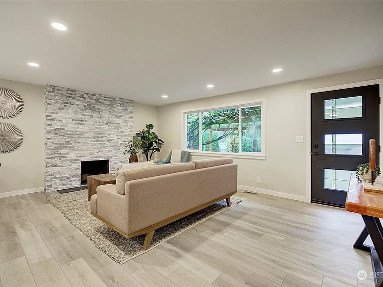 22803 SE 21st St — Photo 5
