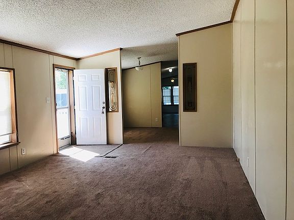 4th image of 131 Pheasant Ln