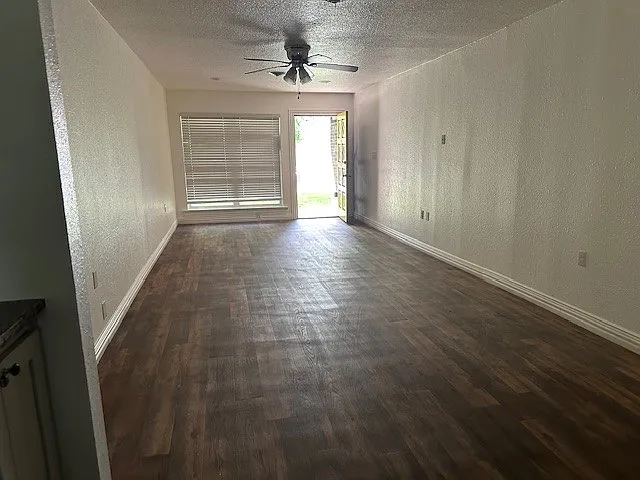 1008 Holiday Dr — Photo 2